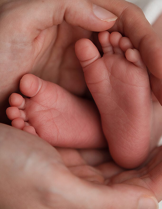 Derry NH Newborn feet in parents hands